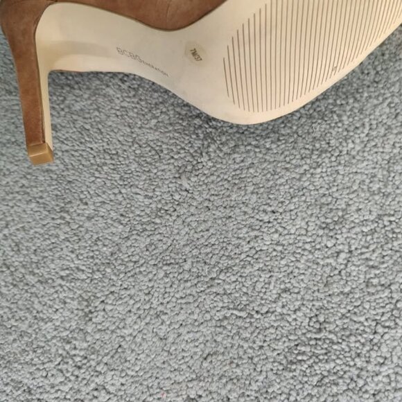 NEW BCBG Size 7 Suede Pumps Never Worn - Picture 4 of 4